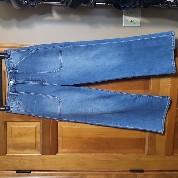 Just Black Patch Pocket Wide-Leg Crop High-Rise Jeans - Picture 4 of 13